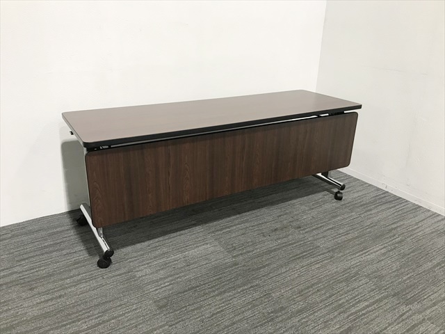 値下げしました。‼️ 値下げしました。‼️ オカムラ 閲覧テーブル