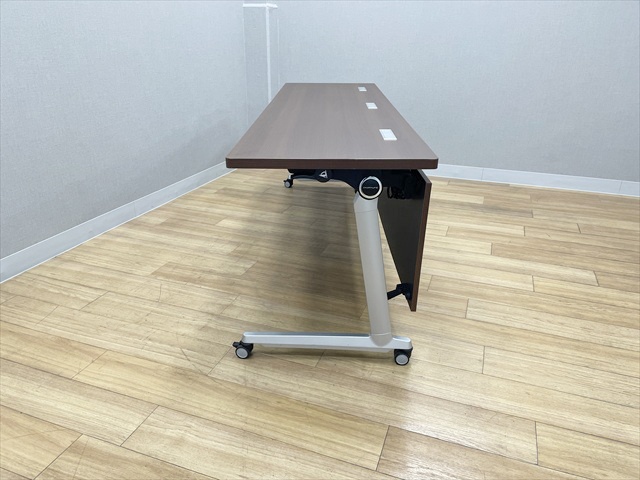 �t���b�v����c�e�[�u���@�G���K�X�^�@���t�@81E52G 3501