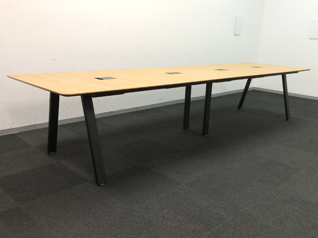 ミーティングテーブル プラス ダイニングワークテーブル 3枚天板[通販カタログ掲載品][新古品]|ミーティングテーブル-テーブル オフィス家具（中古）通販ならHappy（ハッピー）