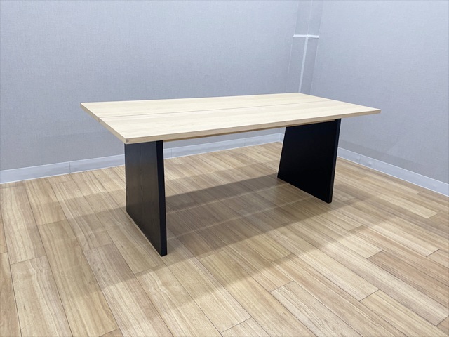 �I�t�B�X�Ƌ�  �~�[�e�B���O�e�[�u���@�����i�@VT-1�@�_�C�j���O�e�[�u�� 