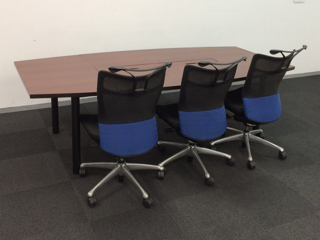 �~�[�e�B���O�e�[�u���@�A�[���E�G�t�E���}�J���@���j�b�g����c�e�[�u���@4���V��