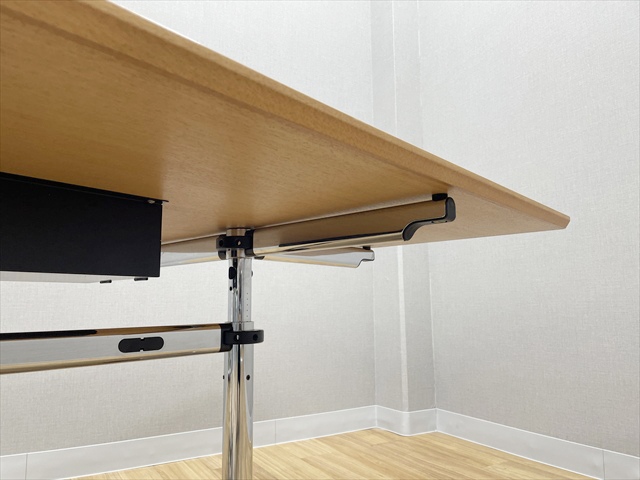 �~�[�e�B���O�e�[�u���@�����i�@USM�L�g�X�@�L���X�^�[�t