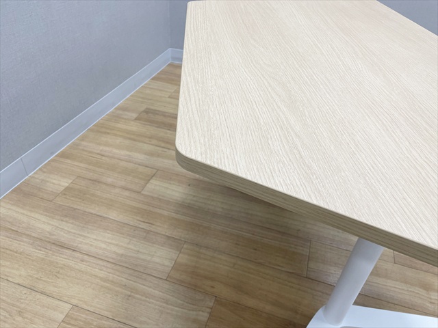 モデルルーム展示品◆テーブル/変則/台形/デザイン/おしゃれ◆ミーティング/オフィス/応接/ディスプレイ◆O0158 モデルルーム展示品◇テーブル/変則/台形/デザイン/おしゃれ