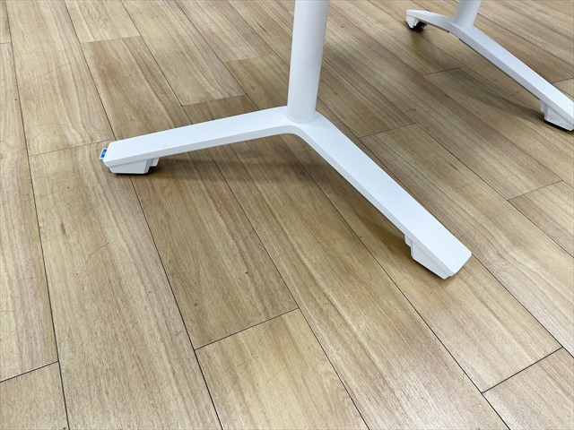 モデルルーム展示品◆テーブル/変則/台形/デザイン/おしゃれ◆ミーティング/オフィス/応接/ディスプレイ◆O0158 モデルルーム展示品◇テーブル/変則/台形/デザイン/おしゃれ