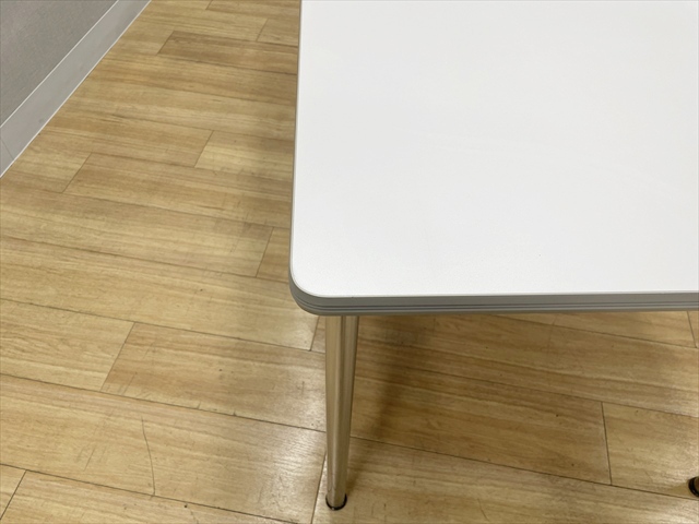 �~�[�e�B���O�e�[�u���@�����i