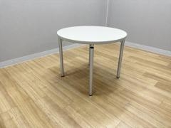 �ۃe�[�u��