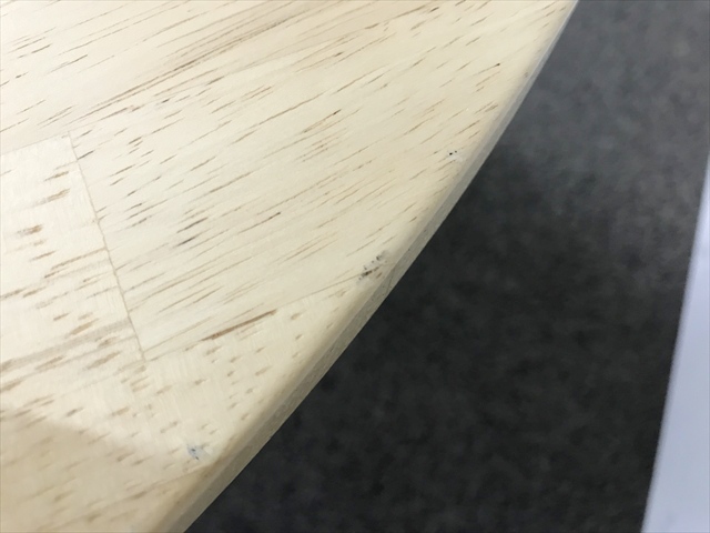 �ۃe�[�u��