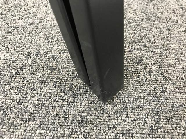 �ۃe�[�u��